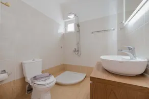 VILLA NEFELI, AVEC VUE MONTAGNE, PISCINE PRIVÉE ET JARDIN - Image 3