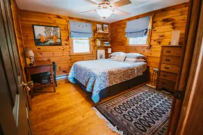 4-bedroom Vacation Cabin on 50 Private Acres - Image 5