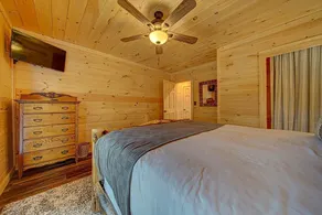 Cabin with 3 bedrooms, game room, sunrise & mountain views! - Image 2