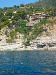 In front... only the sea - Image 4