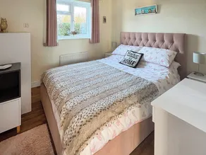 Barn Owls Holiday Bungalow - Image 3