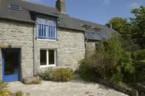 Maison en Pierres Avec Terrasse et Jardin - Image 5