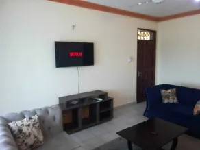 Lovely 3 Bedroom Apartment With Pool - Image 5