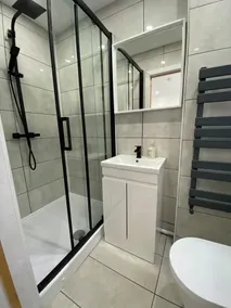 Luton City Retreat - Spacious 3 Bedroom Apartment - Image 5