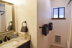 5 bedroom accommodation in Red River - Image 3