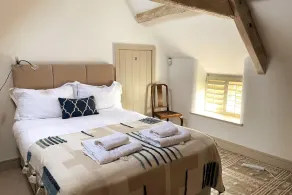 Stunning 6 Bedroom Riverside Barn Cotswold Mill - Image 5