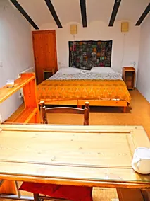 Majs steg med luft og lys med udsigt over treetops i landsbyen godt - Image 5