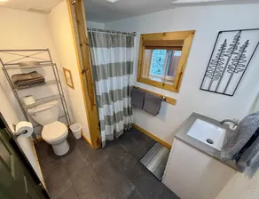 Vues impressionnantes du parc. Log Cabin moderne niché dans les bois 1 km de Parks Hwy. - Image 3