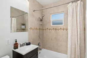 Charming Coastal Cottage with AC, Patio, Parking in Heart of Pacific Beach - Image 2