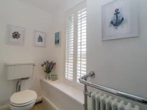 46 CROWTHERS HILL, pet friendly, with a garden in Dartmouth - Image 3