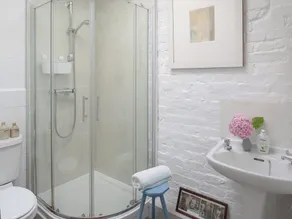 2 bedroom accommodation in Hastings - Image 2