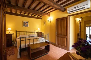 Belle ferme dans les collines avec piscine privée et vue splendide sur Cortona - Image 5