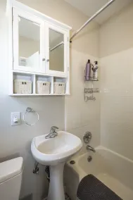Studio refait avec goût, très bien situé. Célibataire ou parent / enfant. Entièrement équipé - Image 3