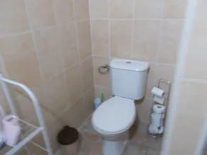 Hus i roligt område, indhegnet grund - Image 4