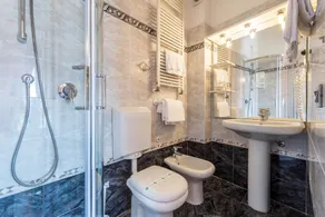 Hotel Apartment 'Gardasol Romantic 2 Vista Lago' with Lake View, Pool & Wi-Fi - Image 4