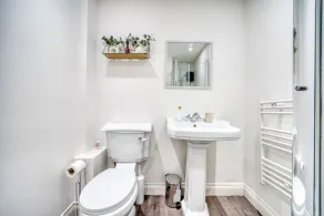 Stunning 2 Bed by the City Centre & Bute Park - Image 4