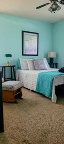 Private Room at Crystal River Retreat with Salt Water Pool - Image 4