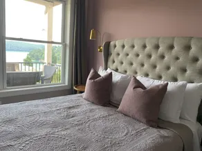 Brand new condo with gorgeous lake views - Image 4
