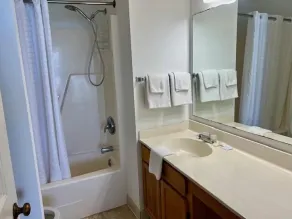 510 Surfmaster 2 Bedroom Condo by RedAwning - Image 4