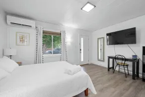 Chic City Retreat 87 - Image 5