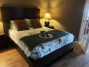 Serene Pet-Friendly Escape with Stunning Views - Image 5