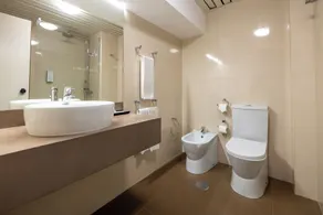 Hotel VIP Executive Barcelona - Image 2