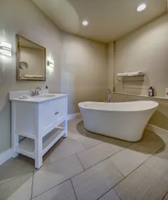 Luxury retreat, magnificent sunset views - Image 2