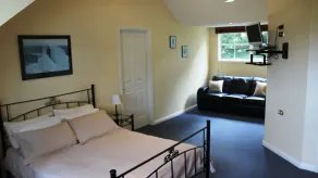 Pertobe Road Beach House - Image 4