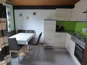 Holiday Home Behringer '66 sqm, 1 to 5 Guests' with Private Terrace, Garden & Wi-Fi - Image 5
