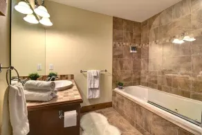Chic Hot tub in mountain Tremblant Area - Image 4