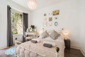 VINTAGE apt, pvt GARDEN, wifiNEW TOWN - Image 4
