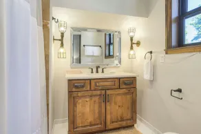 Dog Friendly, On Shuttle Route, Private Hot Tub, Near River, Walk to Town - Image 4
