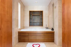 On sale! Serene retreat beachside 3 BR villa w/ workspace and bathtubs - Image 3