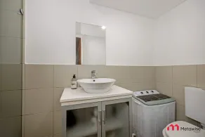 MetaWiseBnB Stylish Loft Studio with Garden in Seaforth - Image 2