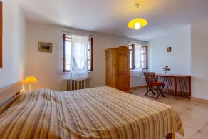 Visita la nostra bella casa a tre piani circondata da un ampio giardino - Image 5