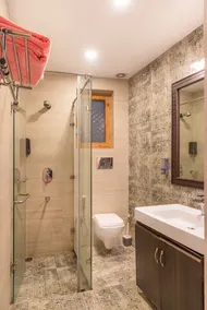 Majestic 3 BHK villa wth living area & stunning views near Dalai Lama Temple - Image 3