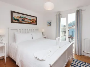 2 bedroom accommodation in 6 Horn Hill Steps - Image 3