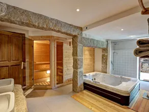 Rural Charm with Private Pool and Pets Allowed - Image 2