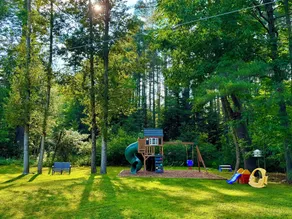 Hide-A-Way Cabin, Pool & AC, Authetic Adirondack Cabin Steps from Loon Lake - Image 3