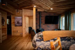 Lakefront Hilltop Cabin Hot tub Firepit - Image 2