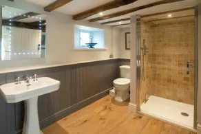 Cottage Sleeps 6 With Parking and Garden - Image 4