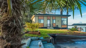 Luxo Oceanfront Cottage - Image 5