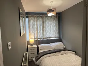 House Sleeps 6 with Garden and Parking - Image 5