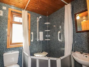 8 ACHNABAT, family friendly, character holiday cottage in Bettyhill - Image 4
