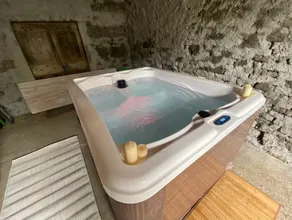 Villa 'Cascina Liebe Con Idromassaggio' com jardim privado, Wi-Fi e ar condicionado - Image 2