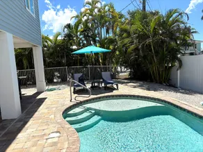 \"Lazy Day\" - Beach Paradise w/Pool, 2 min walk to beach! Pet friendly! - Image 5