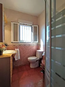 Charming rural house for 4 people, parking, porch, barbecue and swimming pool. - Image 5