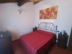 Pace e tranquillità abitano qui: casa colonica immersa nel verde. - Image 5
