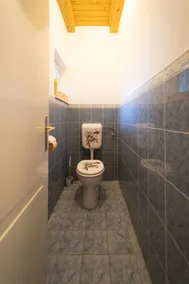 Pine Wood Apartment 7 - Image 4