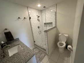 Westwood Luxury Ranch Home includes washer/dryer  - Image 5